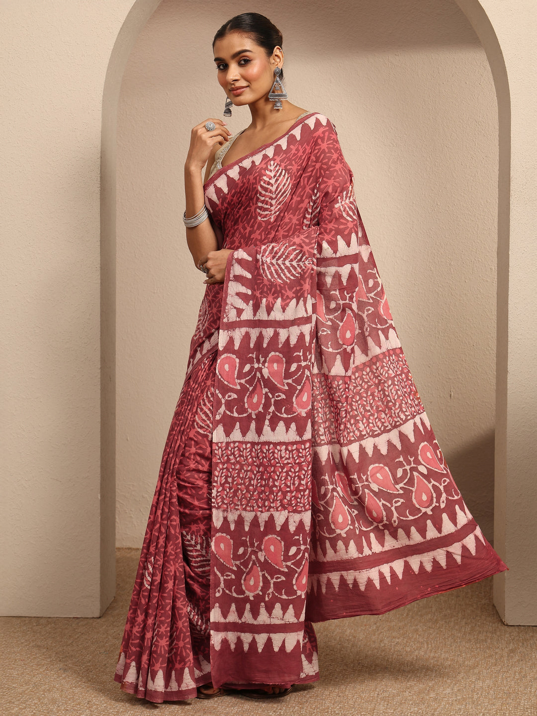 Brown Printed Cotton Saree With Unstitched Blouse Piece