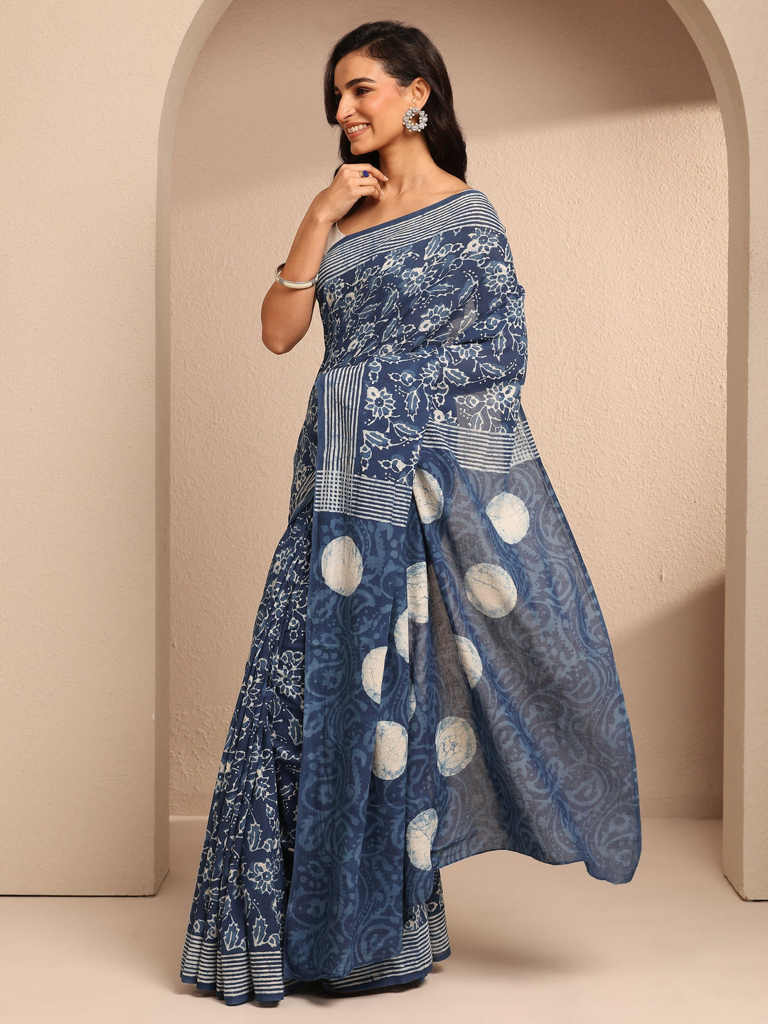 Blue Printed Cotton Saree With Unstitched Blouse Piece