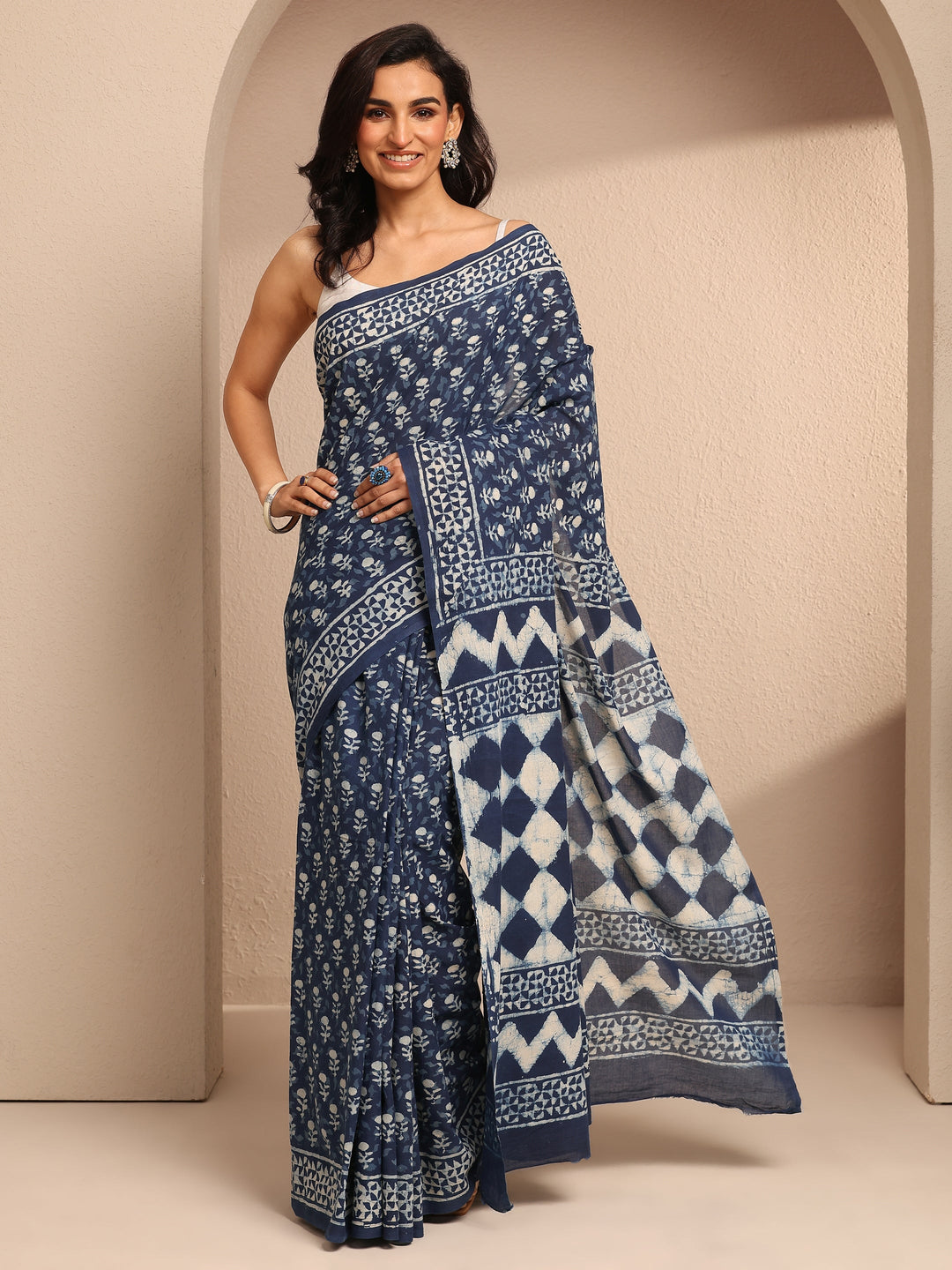 Blue Printed Cotton Saree With Unstitched Blouse Piece