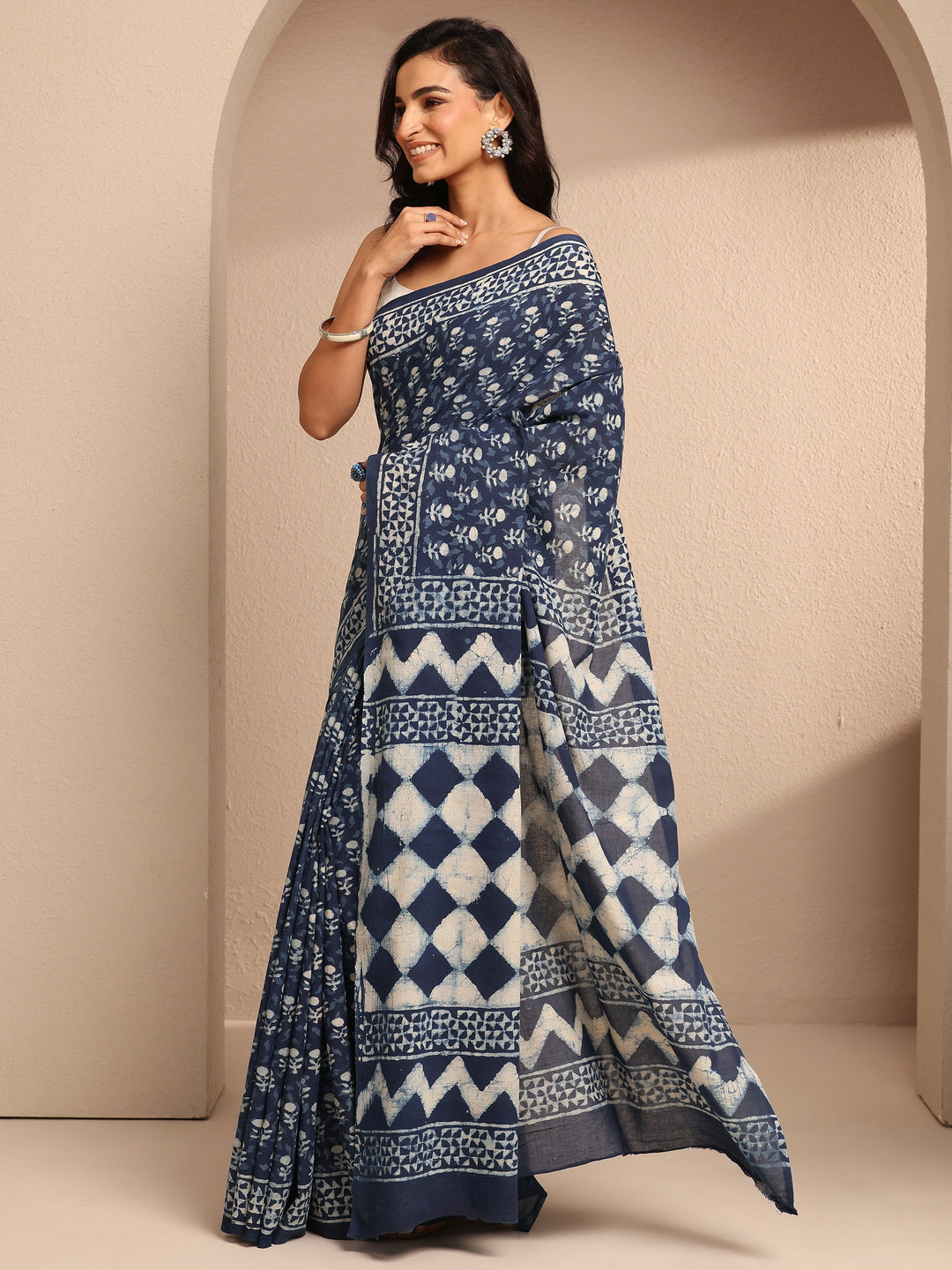 Blue Printed Cotton Saree With Unstitched Blouse Piece