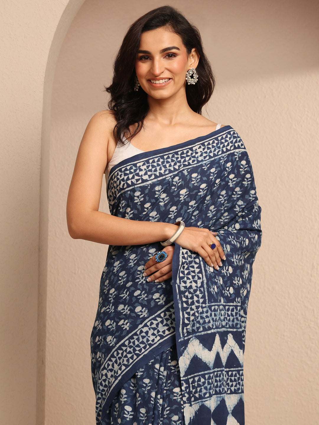 Blue Printed Cotton Saree With Unstitched Blouse Piece