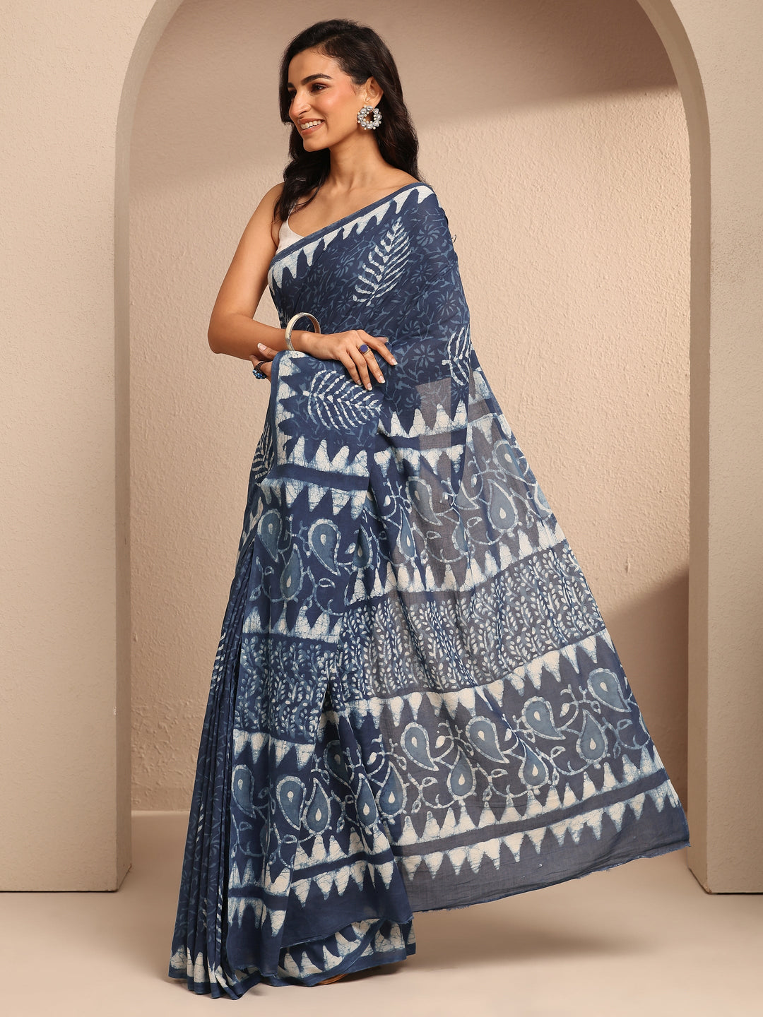 Blue Printed Cotton Saree With Unstitched Blouse Piece