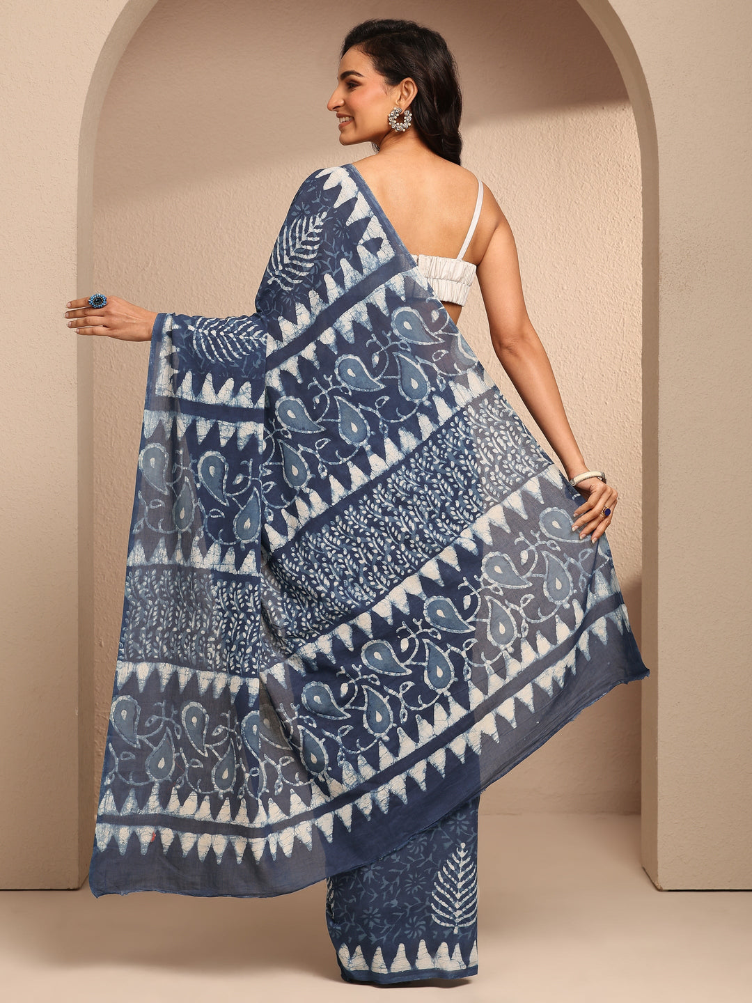 Blue Printed Cotton Saree With Unstitched Blouse Piece