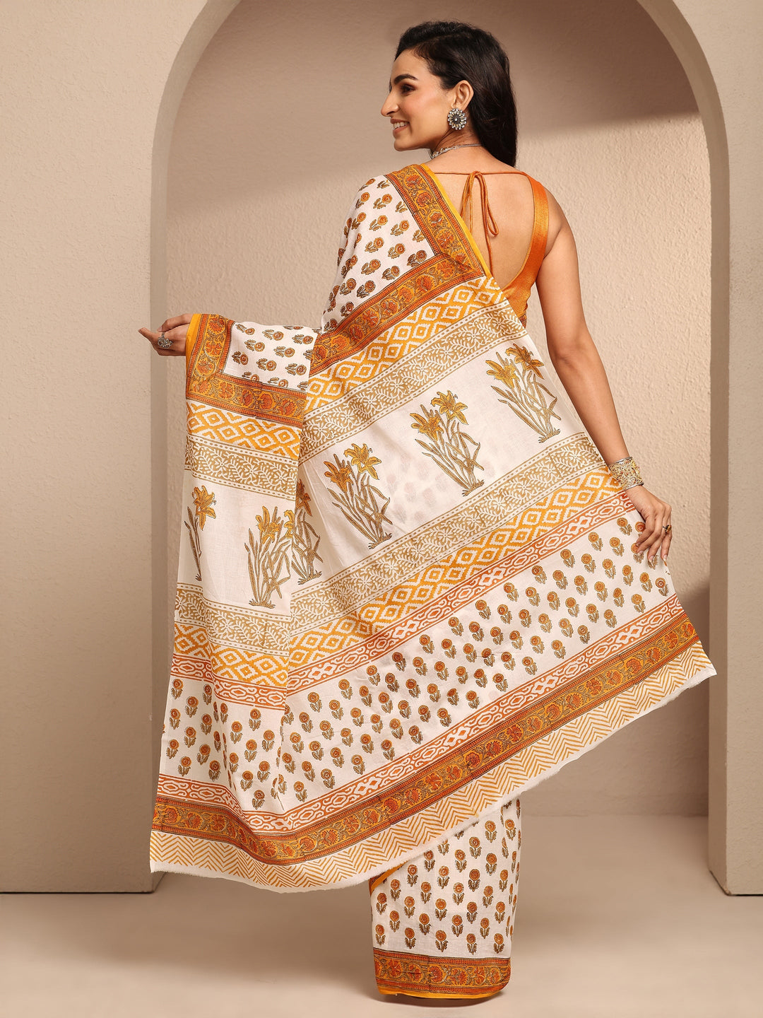 White Printed Cotton Saree With Unstitched Blouse Piece