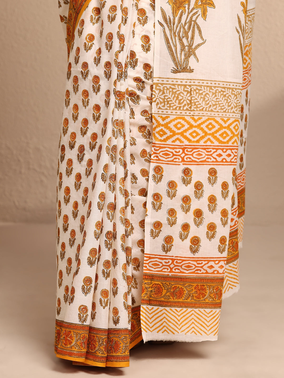 White Printed Cotton Saree With Unstitched Blouse Piece