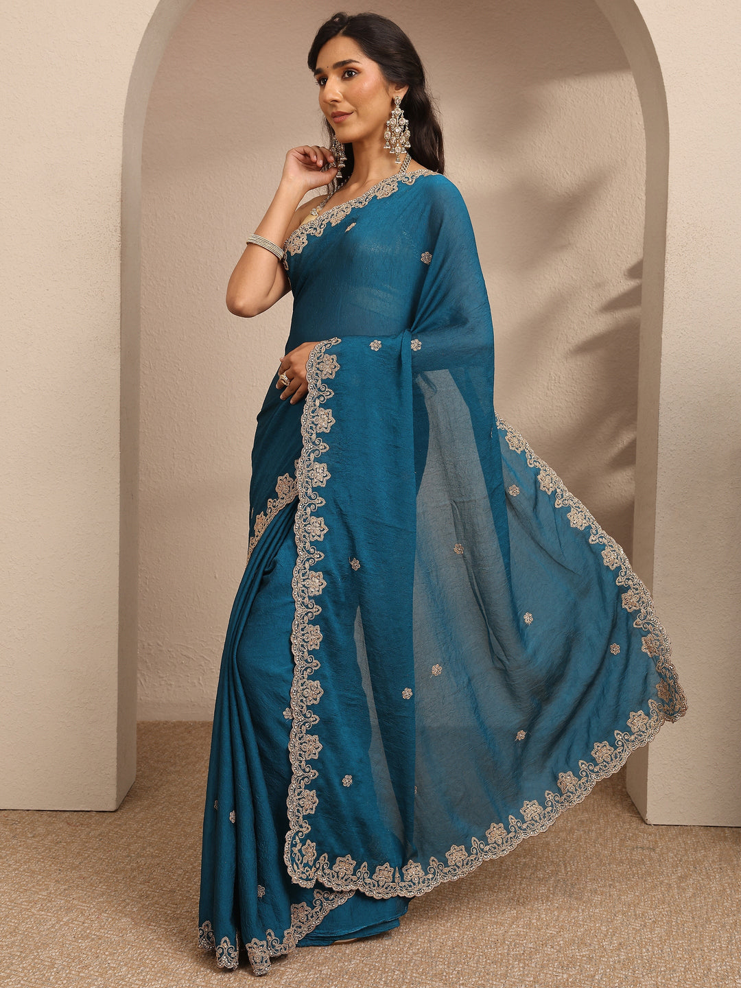 Blue Embroidered Silk Blend Saree With Unstitched Blouse Piece