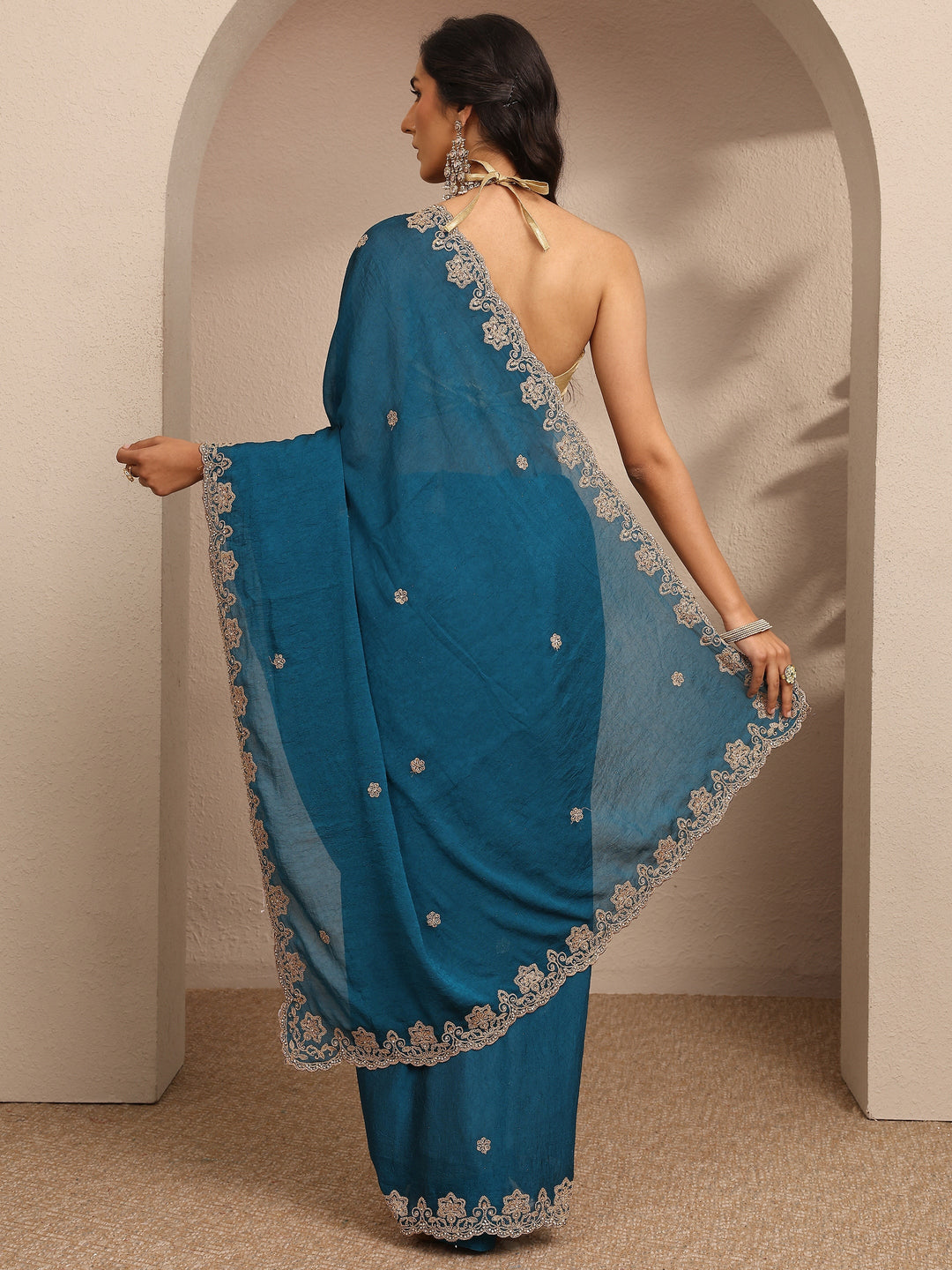 Blue Embroidered Silk Blend Saree With Unstitched Blouse Piece