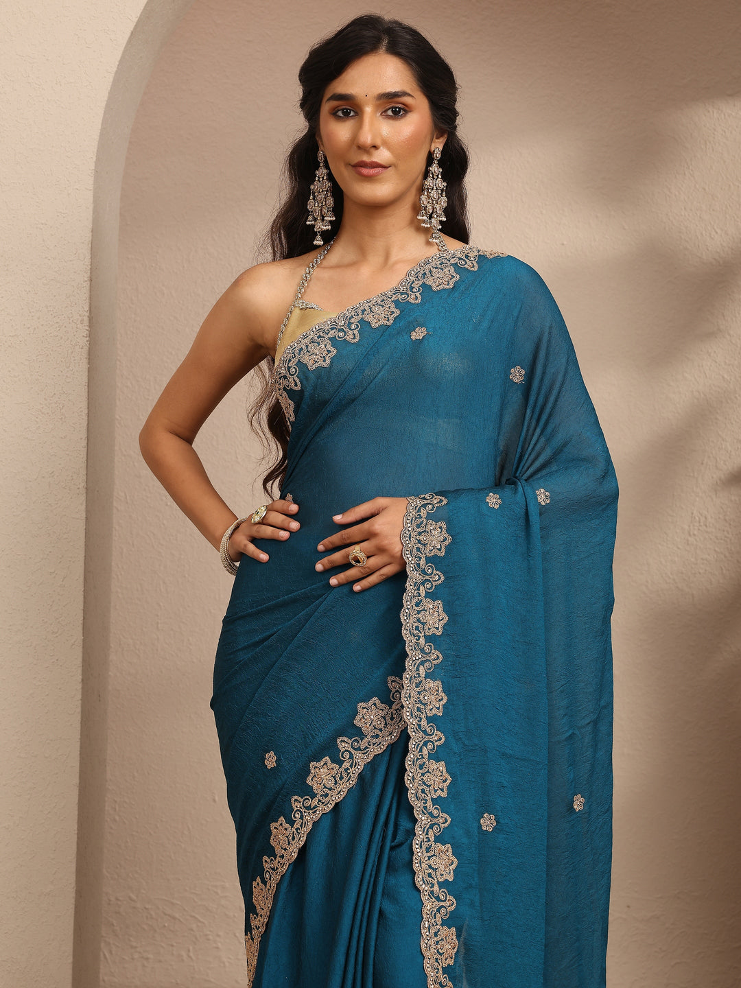 Blue Embroidered Silk Blend Saree With Unstitched Blouse Piece