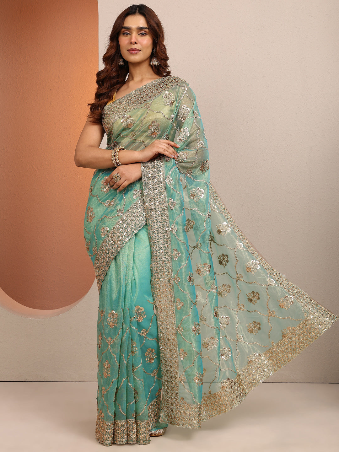 Green Embroidered Organza Saree With Unstitched Blouse Piece