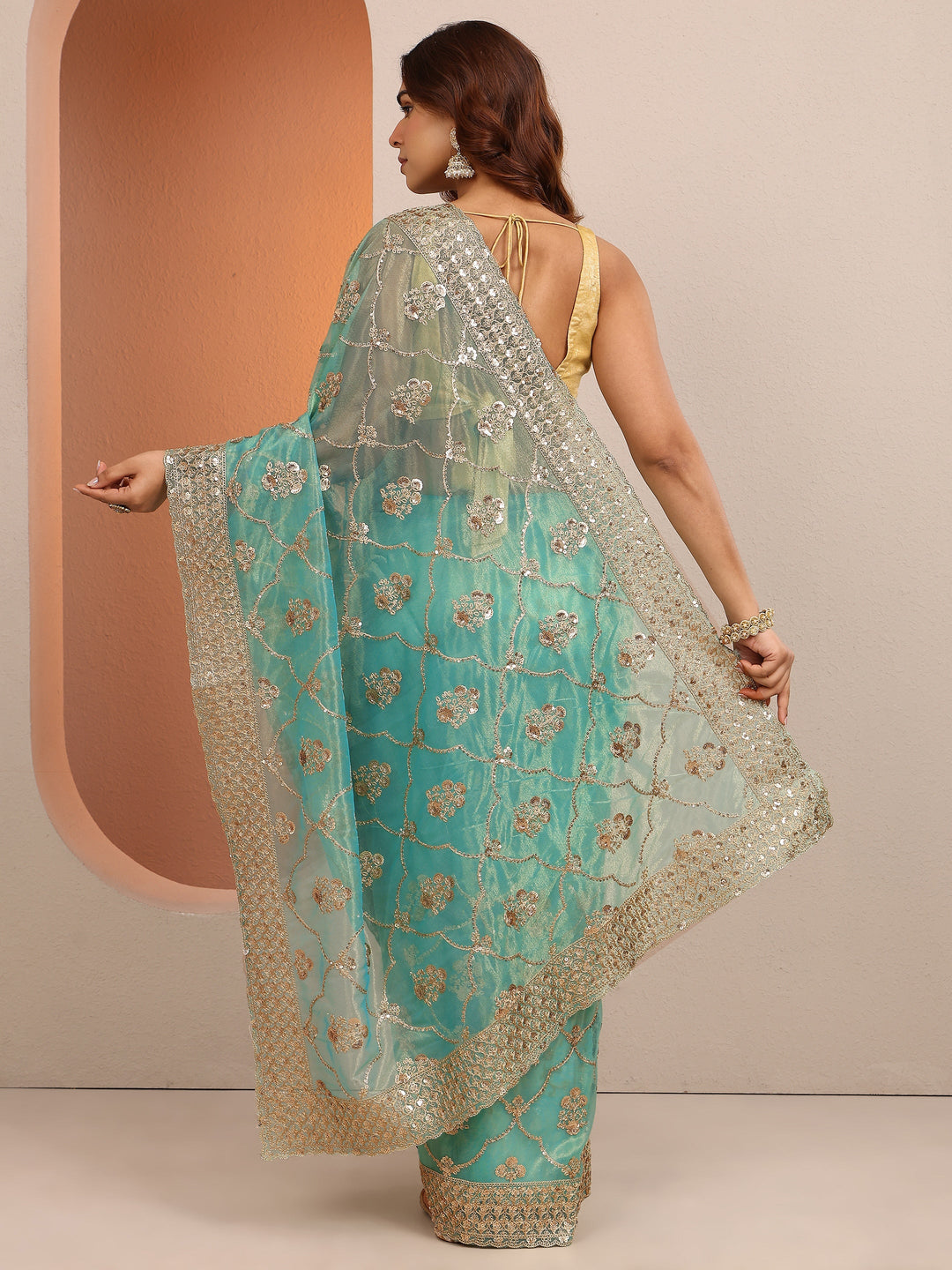 Green Embroidered Organza Saree With Unstitched Blouse Piece