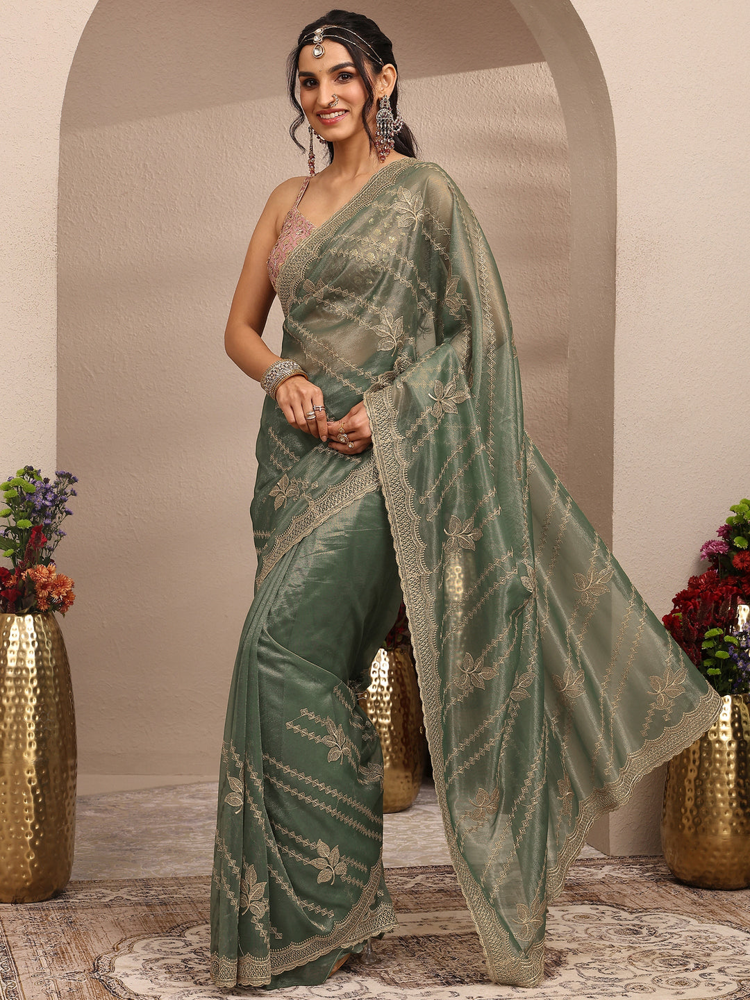 Green Embroidered Organza Saree With Unstitched Blouse Piece