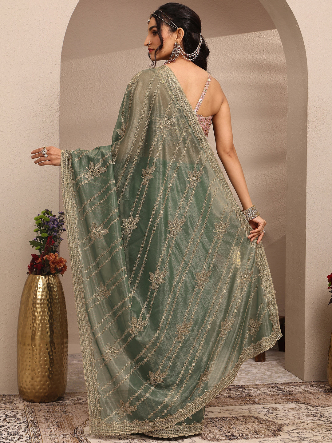 Green Embroidered Organza Saree With Unstitched Blouse Piece