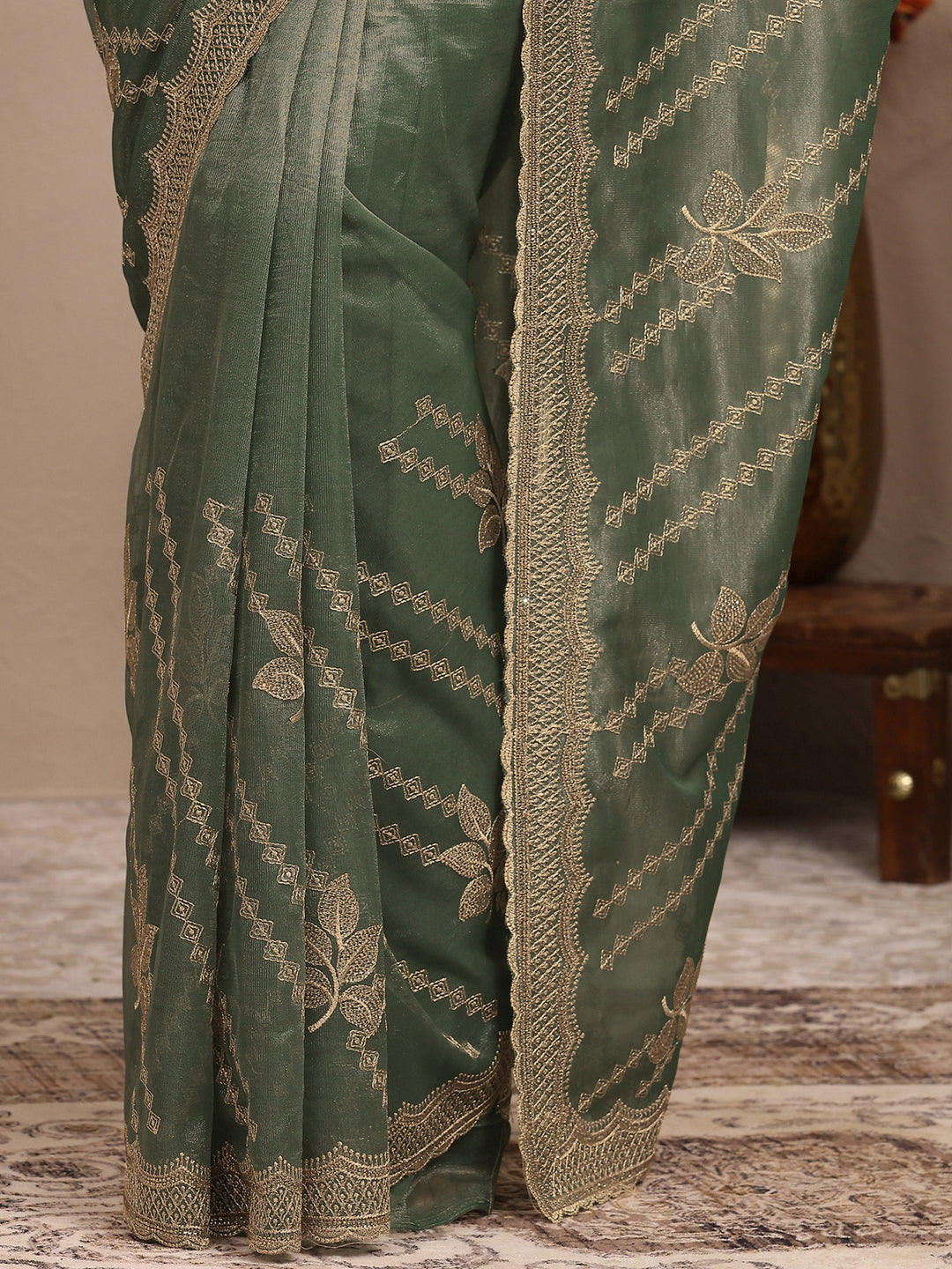 Green Embroidered Organza Saree With Unstitched Blouse Piece