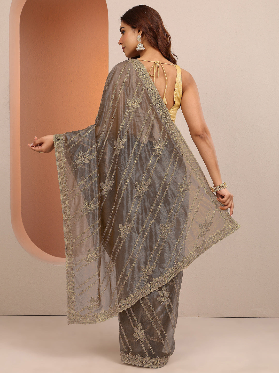 Grey Embroidered Organza Saree With Unstitched Blouse Piece