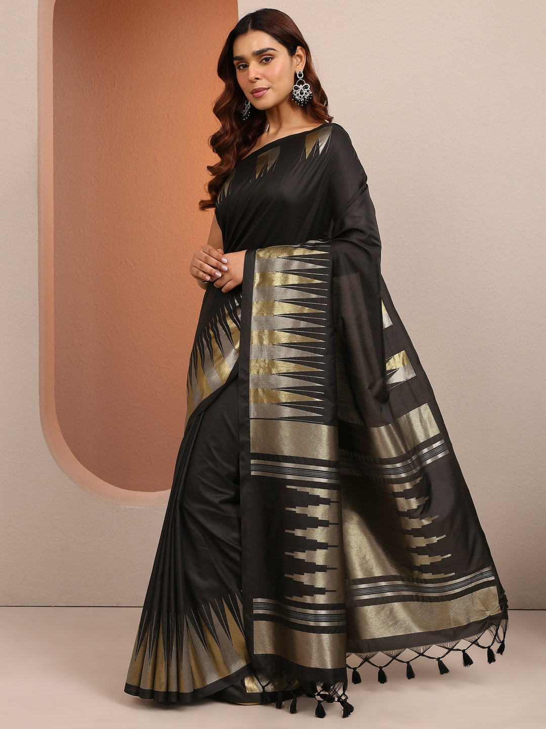 Black Woven Design Banarsi Silk Blend Saree With Unstitched Blouse Piece