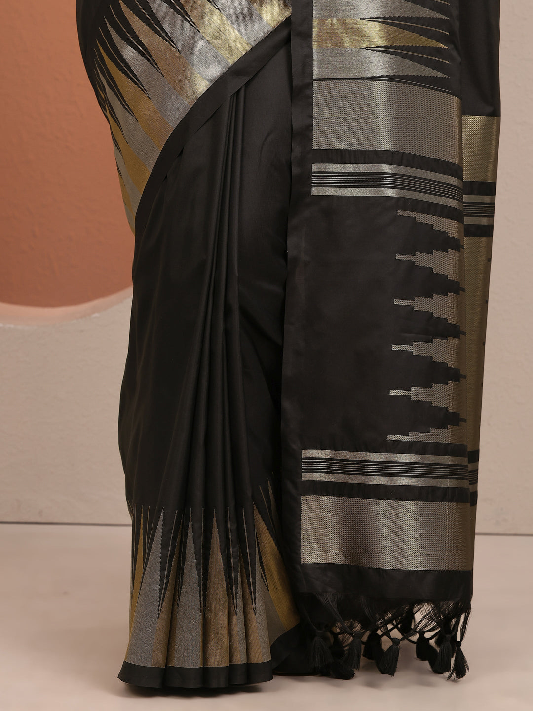 Black Woven Design Banarsi Silk Blend Saree With Unstitched Blouse Piece
