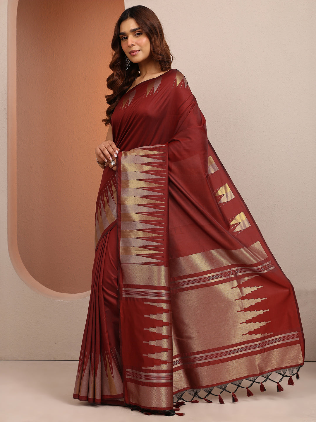 Red Solid Silk Blend Saree With Unstitched Blouse Piece