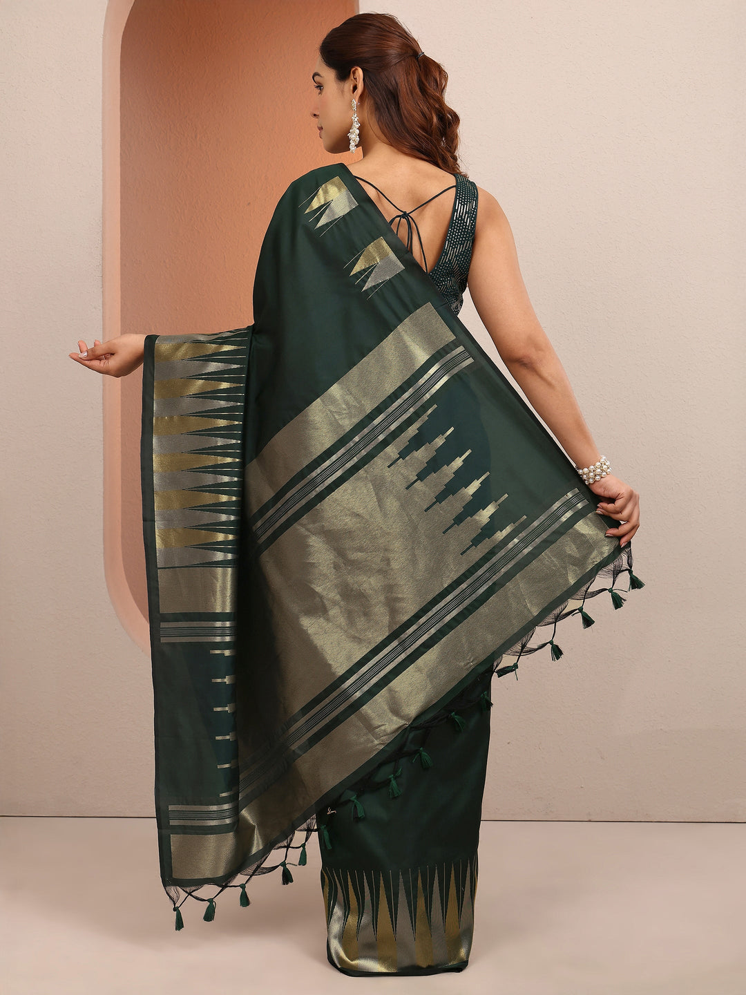 Green Woven Design Banarsi Silk Blend Saree With Unstitched Blouse Piece