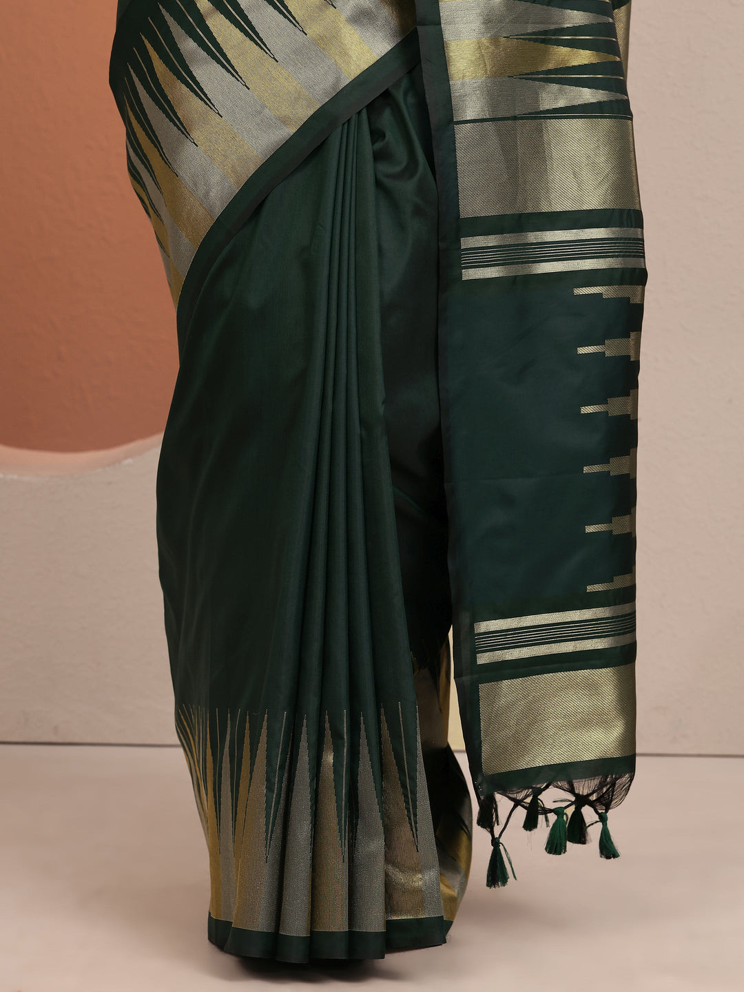 Green Woven Design Banarsi Silk Blend Saree With Unstitched Blouse Piece