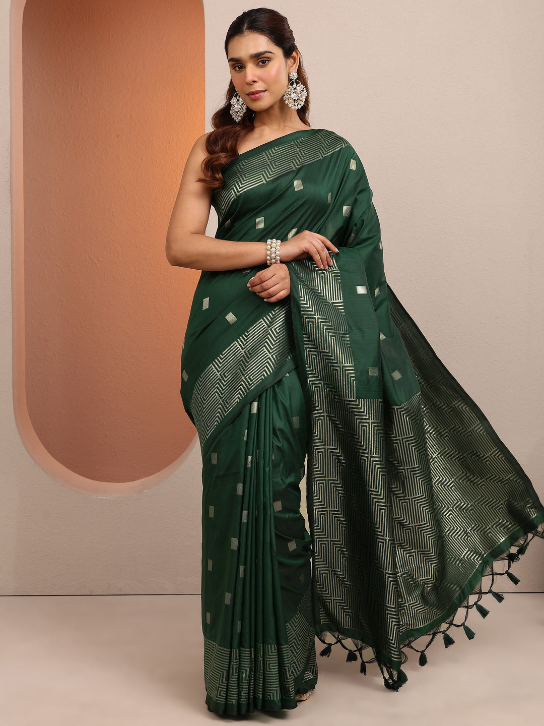 Green Geometric Woven Design Silk Blend Saree With Unstitched Blouse Piece