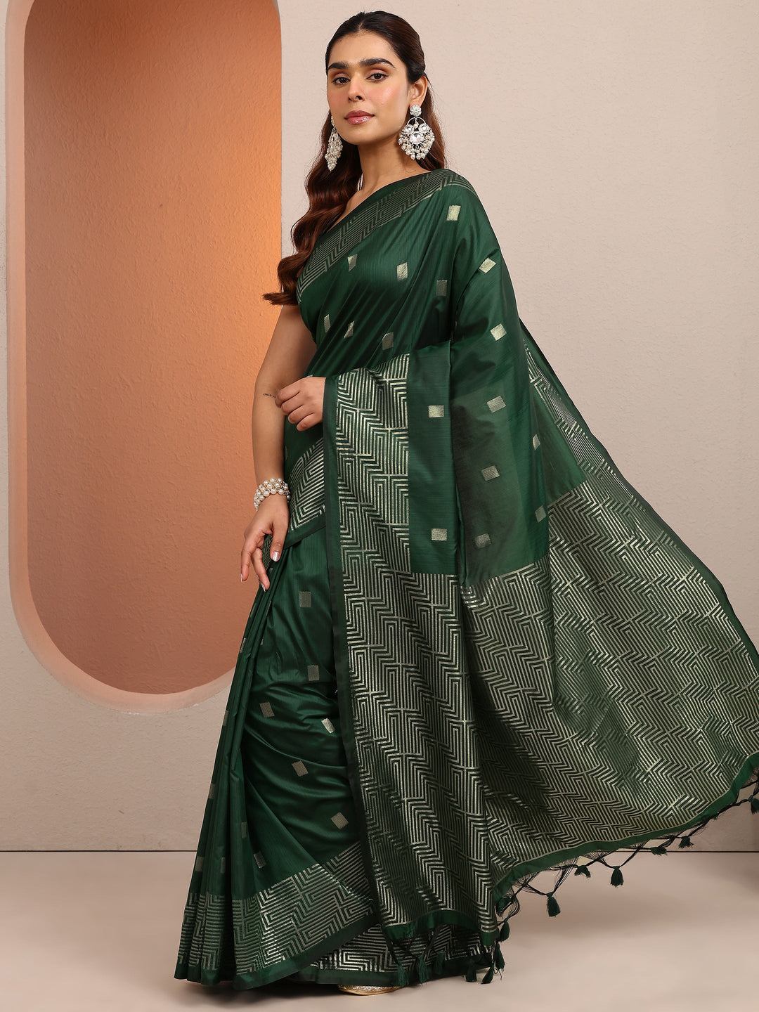 Green Geometric Woven Design Silk Blend Saree With Unstitched Blouse Piece