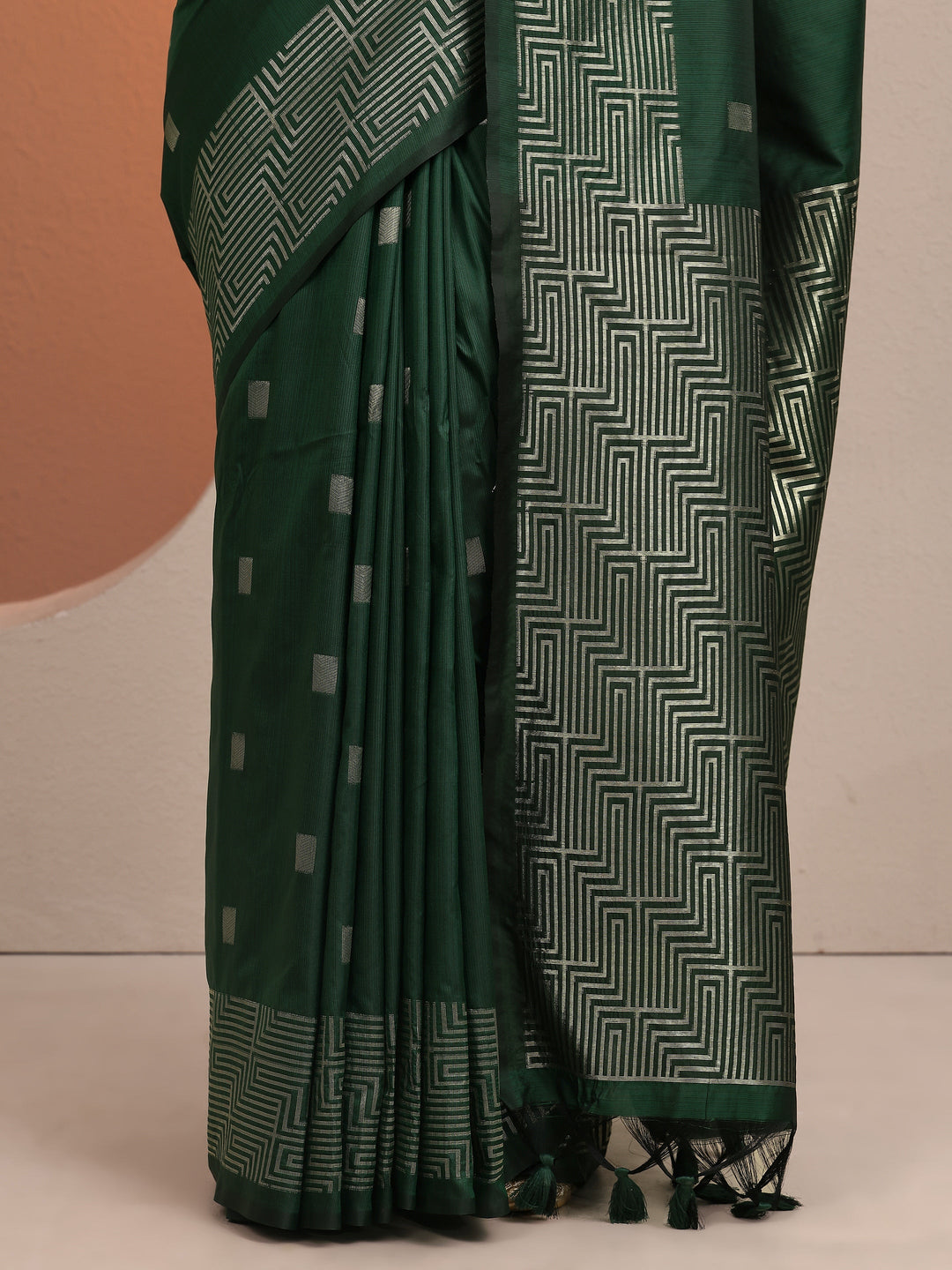 Green Geometric Woven Design Silk Blend Saree With Unstitched Blouse Piece