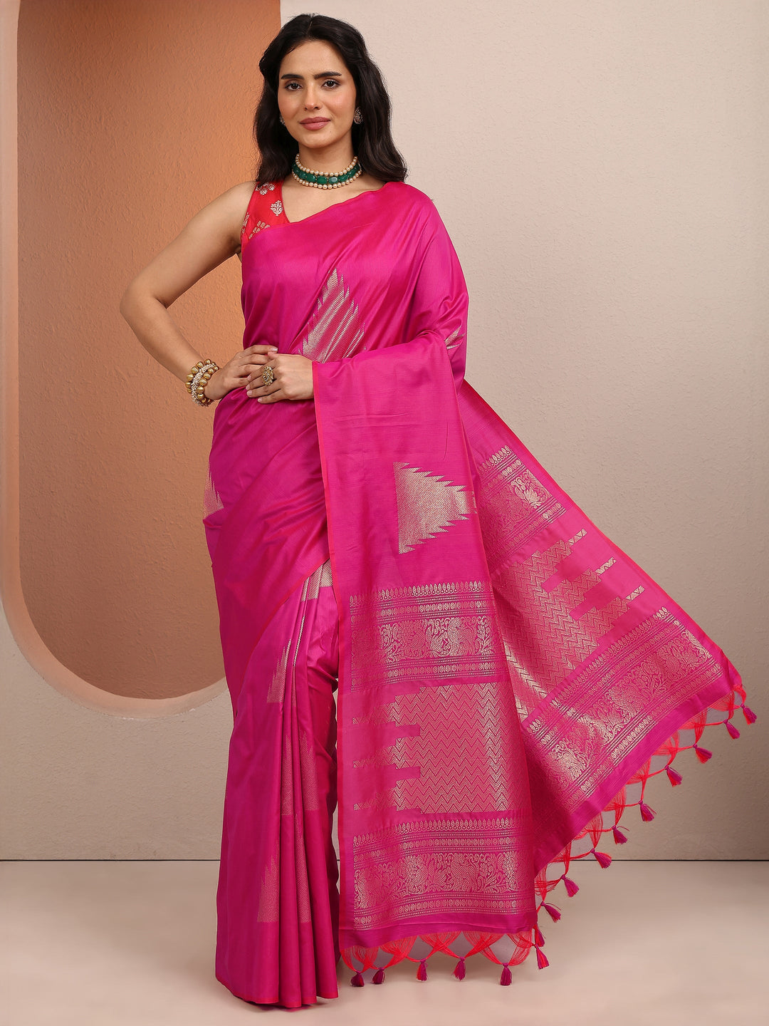 Pink Solid Silk Blend Saree With Unstitched Blouse Piece