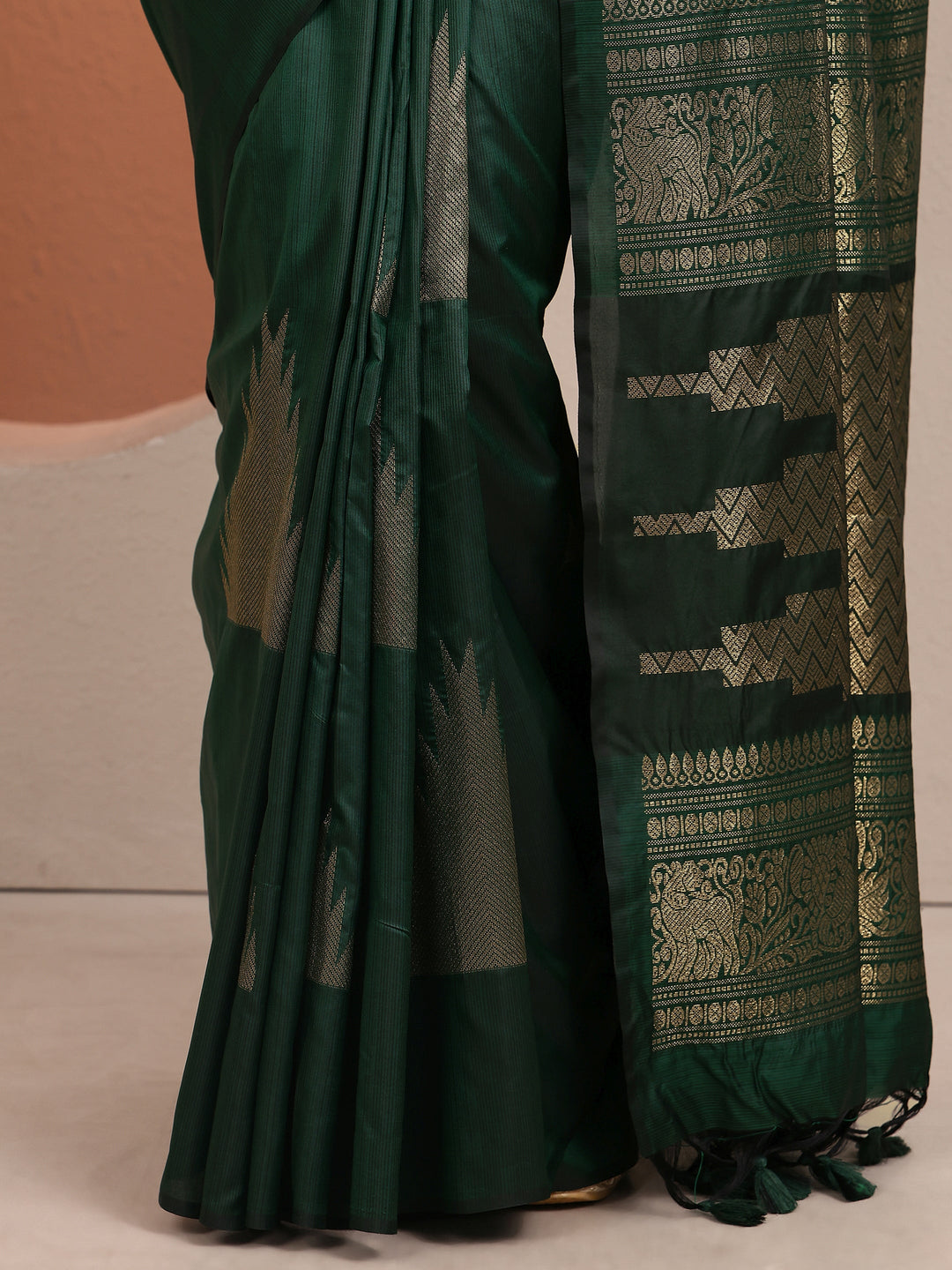 Green Solid Silk Blend Saree With Unstitched Blouse Piece