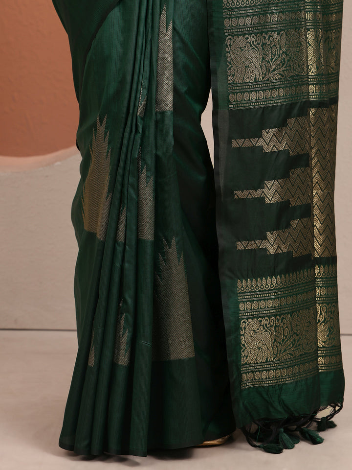 Green Solid Silk Blend Saree With Unstitched Blouse Piece