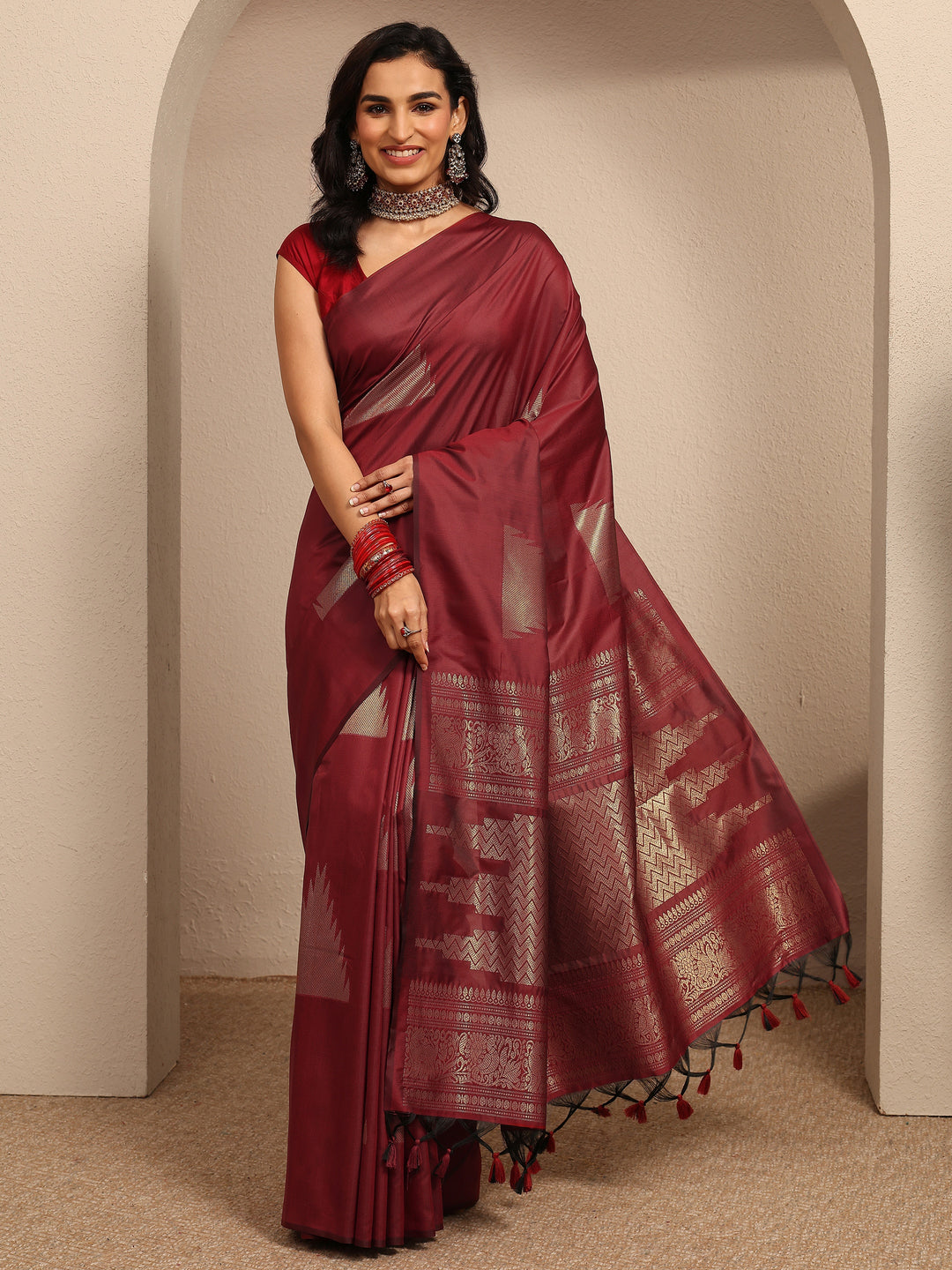 Maroon Solid Silk Blend Saree With Unstitched Blouse Piece