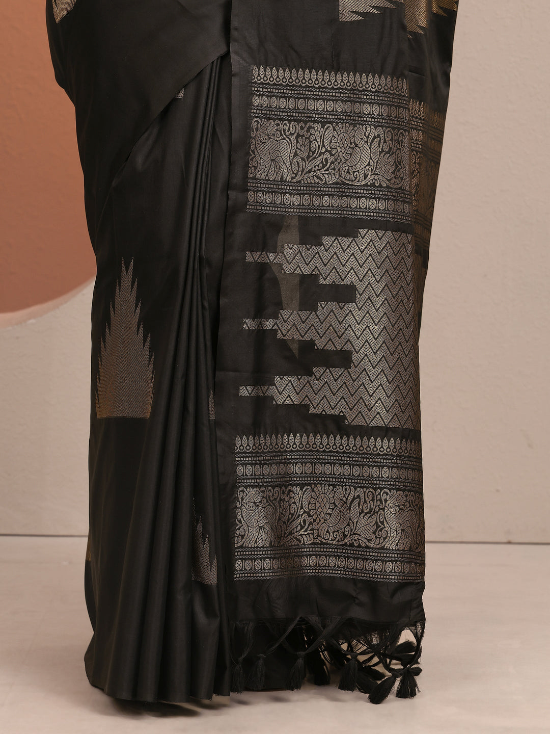 Black Solid Silk Blend Saree With Unstitched Blouse Piece
