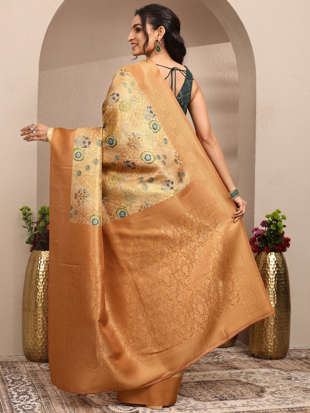 Orange Printed Silk Blend Saree With Unstitched Blouse Piece