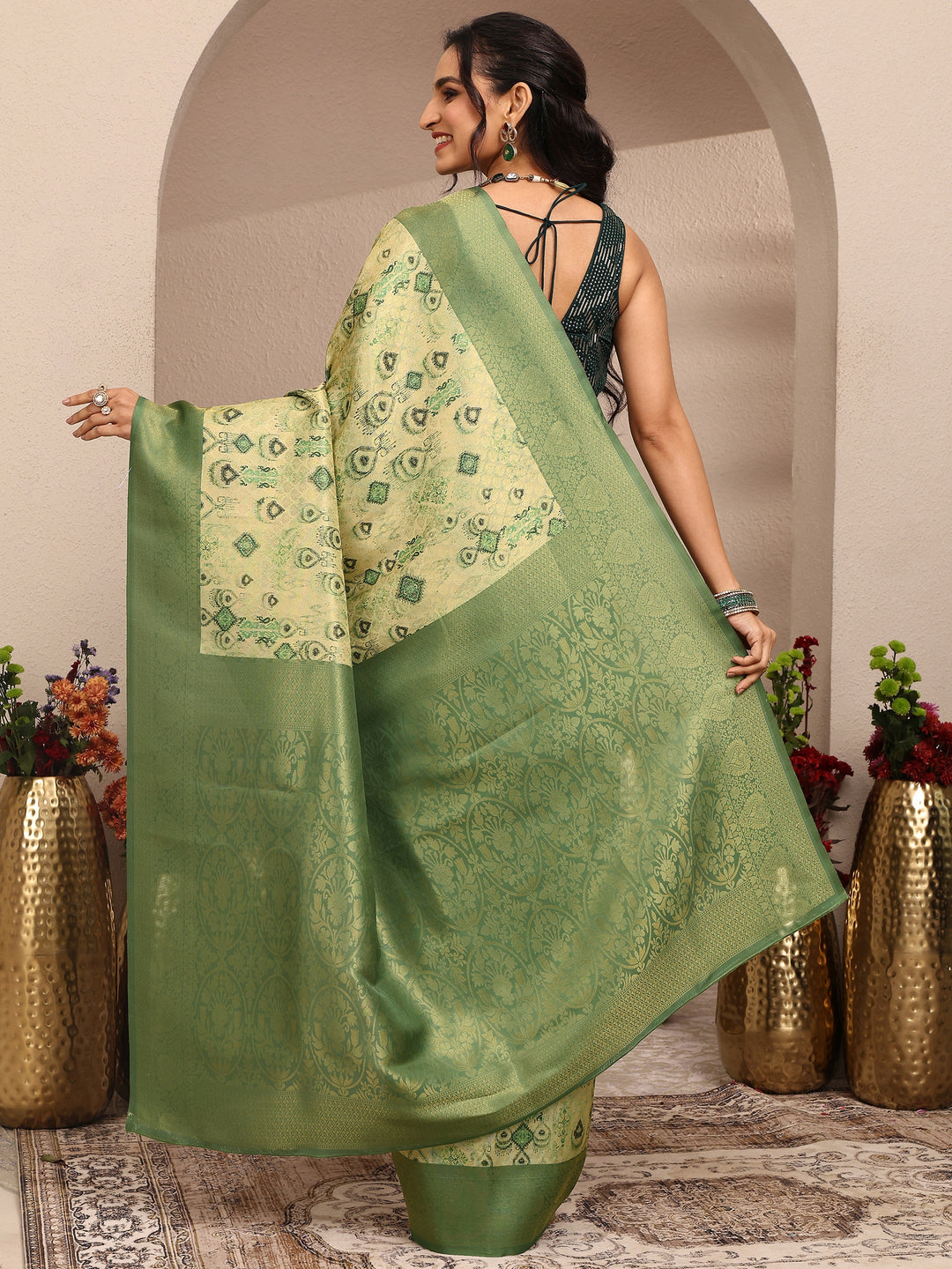 Green Printed Silk Blend Saree With Unstitched Blouse Piece