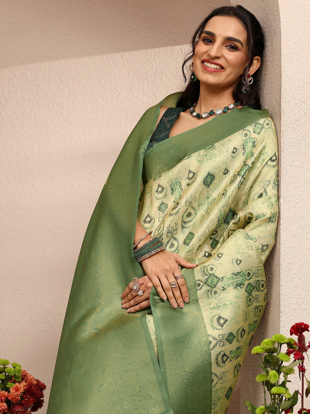 Green Printed Silk Blend Saree With Unstitched Blouse Piece