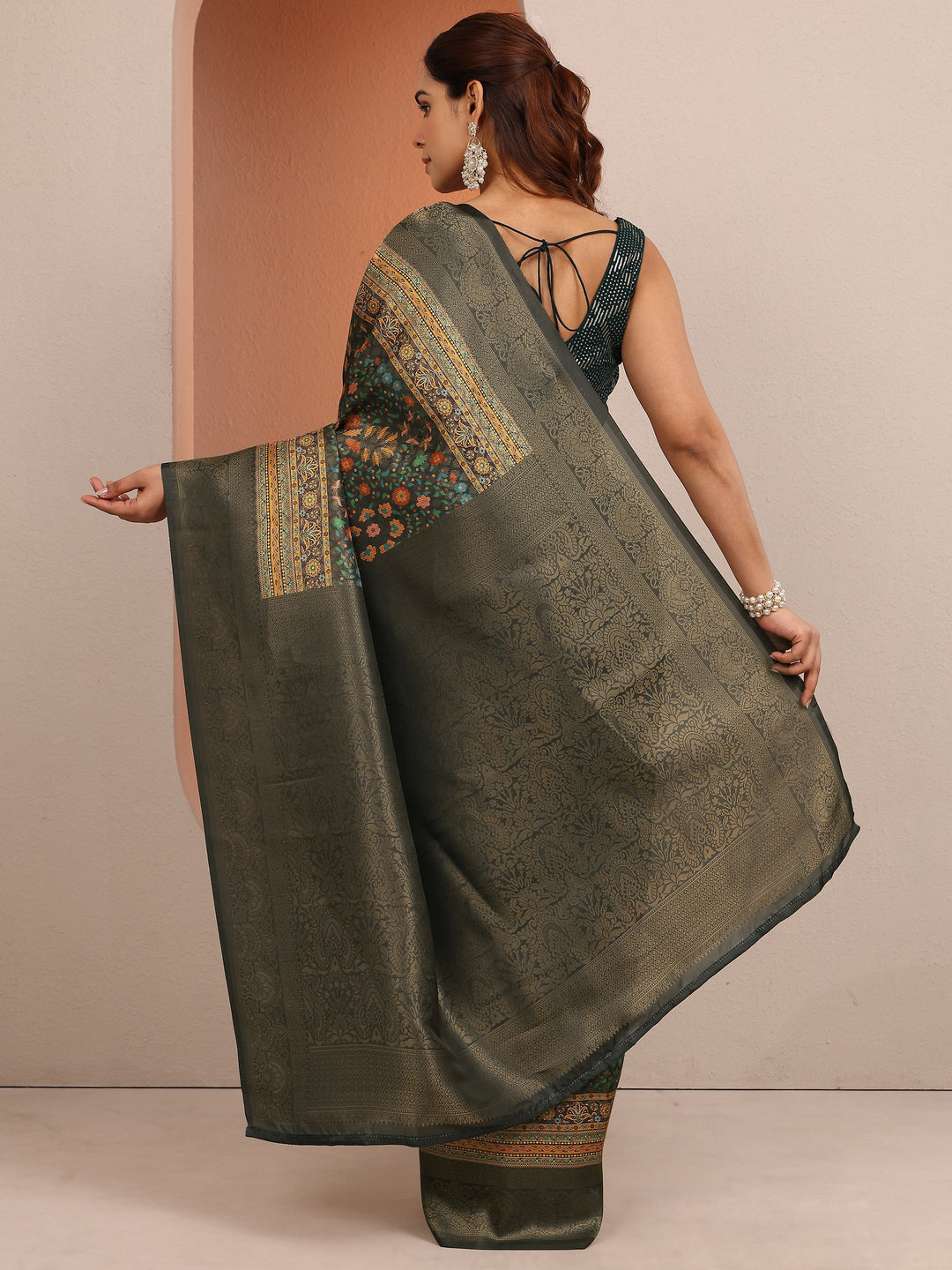 Grey Printed Silk Blend Saree With Unstitched Blouse Piece