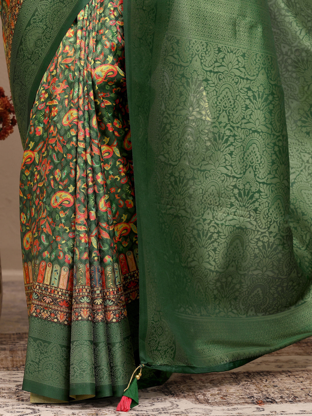 Green Printed Silk Blend Saree With Unstitched Blouse Piece