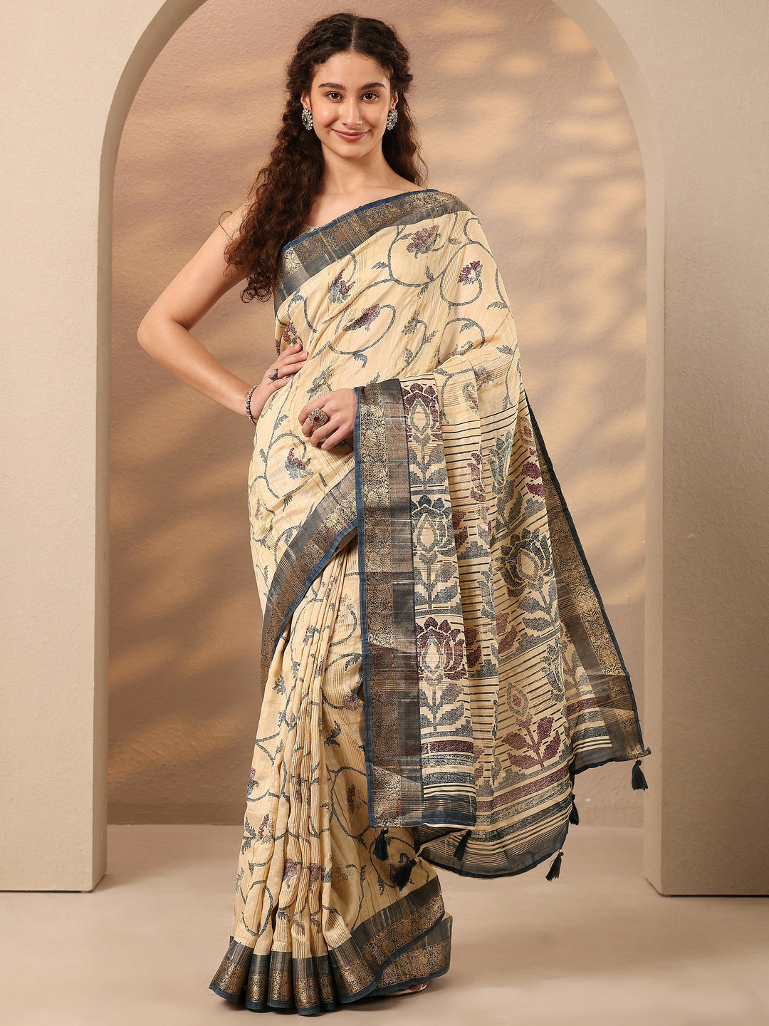 Beige Printed Silk Blend Saree With Unstitched Blouse Piece