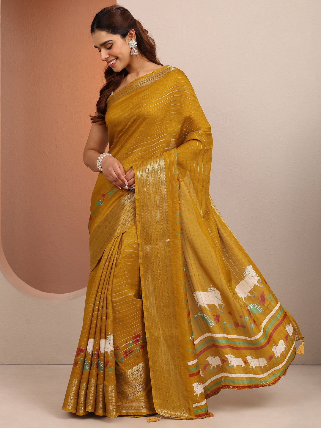 Mustard Printed Silk Blend Saree With Unstitched Blouse Piece