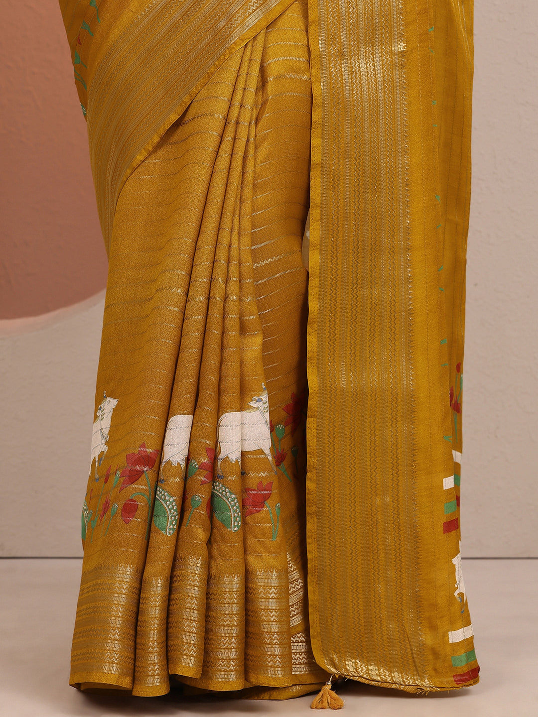 Mustard Printed Silk Blend Saree With Unstitched Blouse Piece