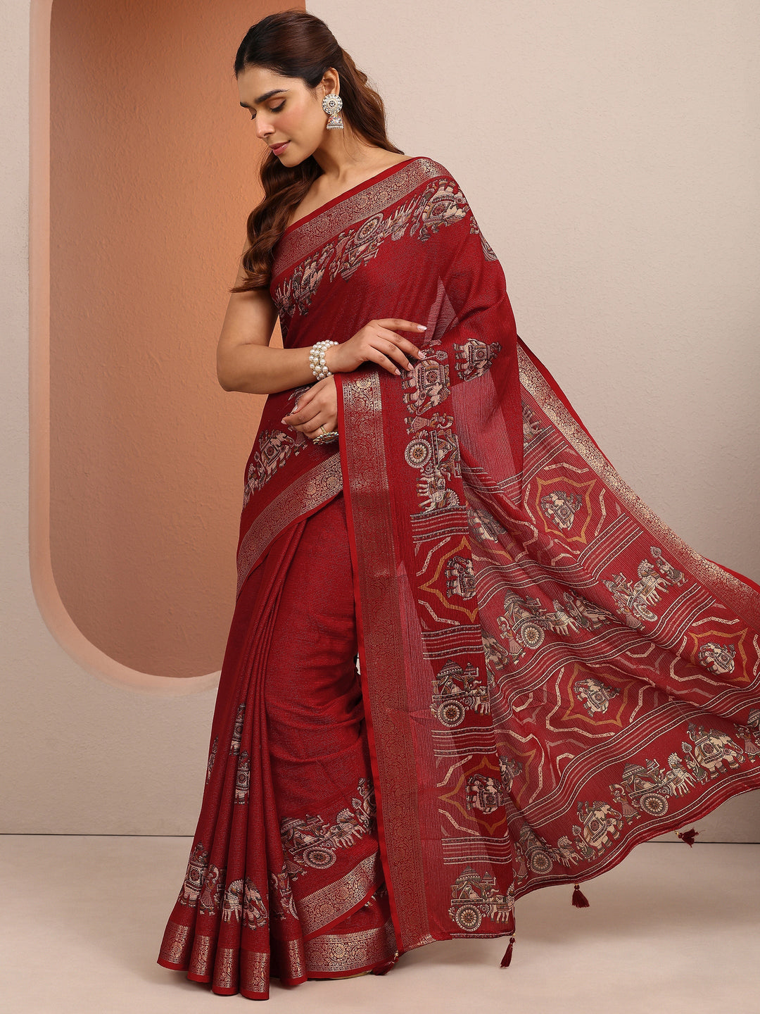 Red Tribal Printed Silk Blend Saree With Unstitched Blouse Piece