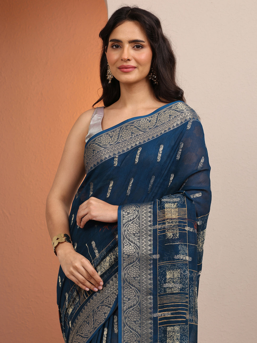 Blue Printed Silk Blend Saree With Unstitched Blouse Piece