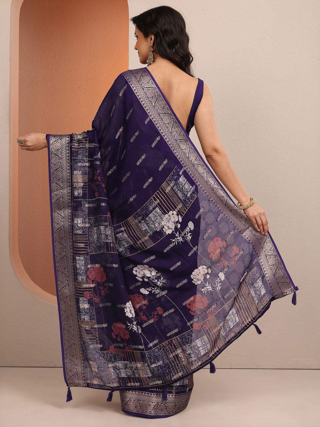 Purple Printed Silk Blend Saree With Unstitched Blouse Piece