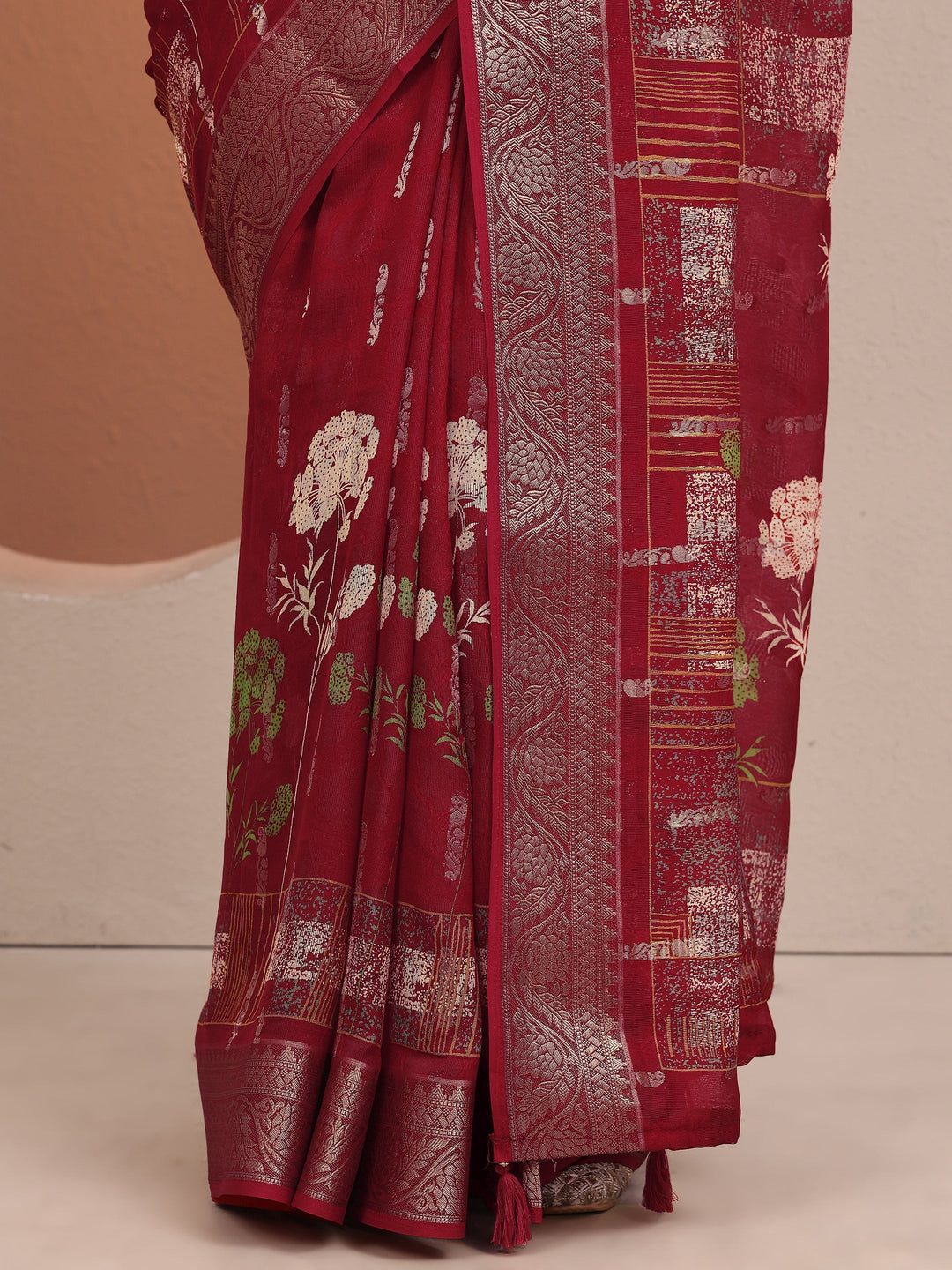 Red Printed Silk Blend Saree With Unstitched Blouse Piece