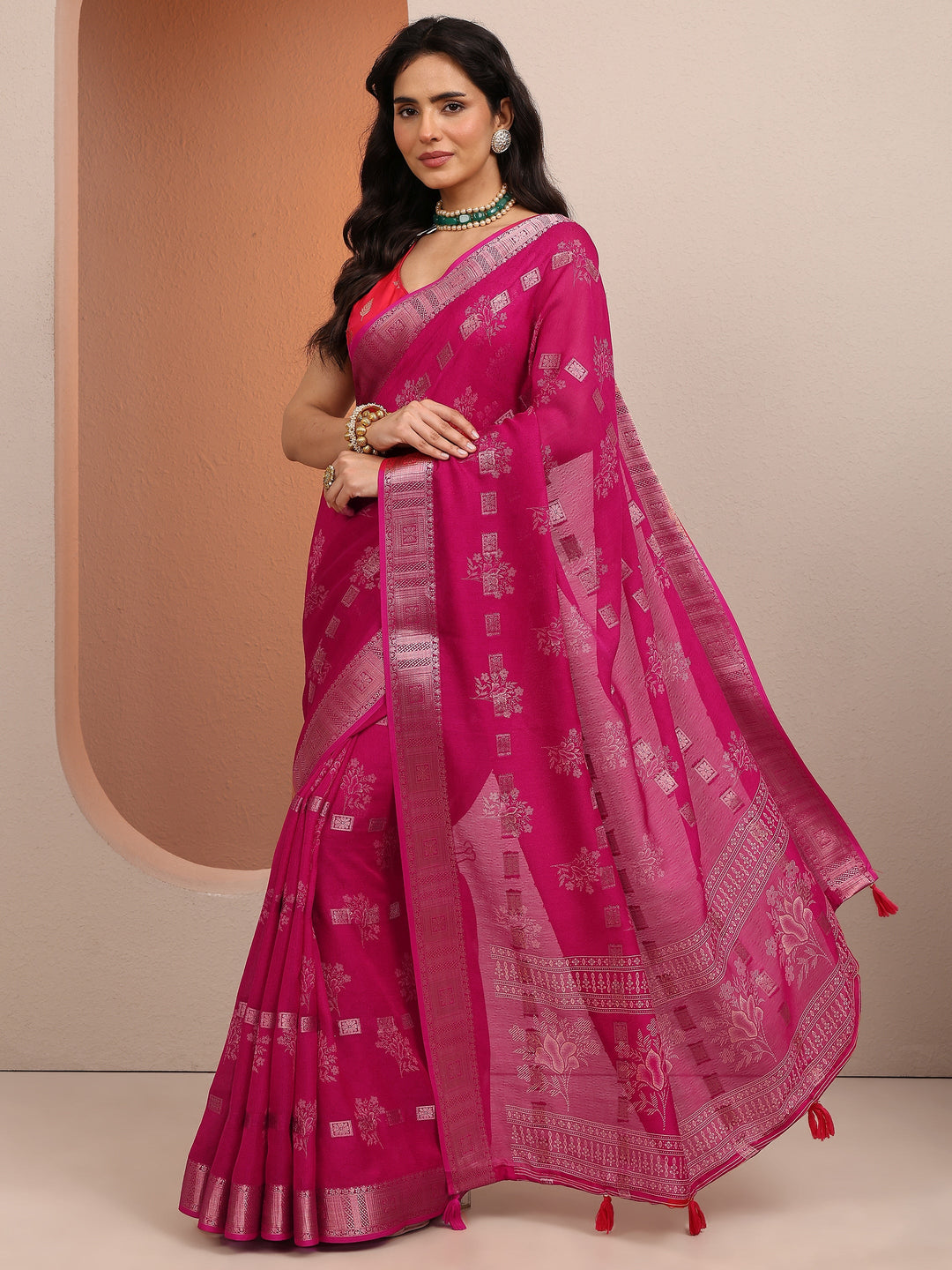 Pink Printed Silk Blend Saree With Unstitched Blouse Piece