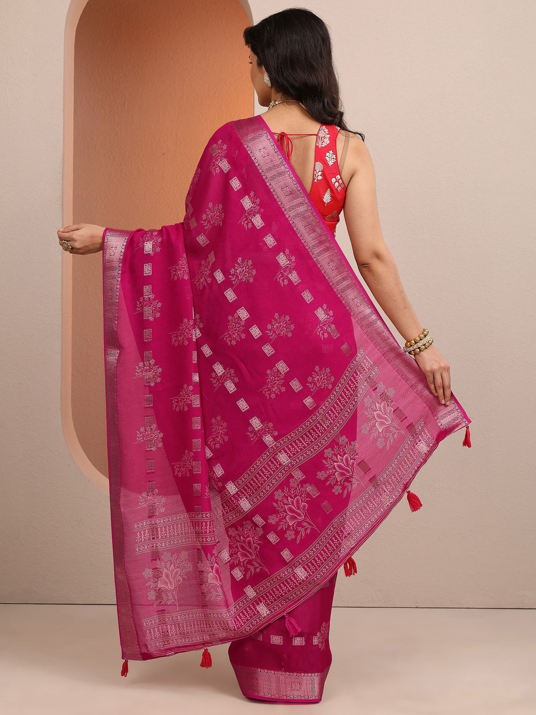 Pink Printed Silk Blend Saree With Unstitched Blouse Piece