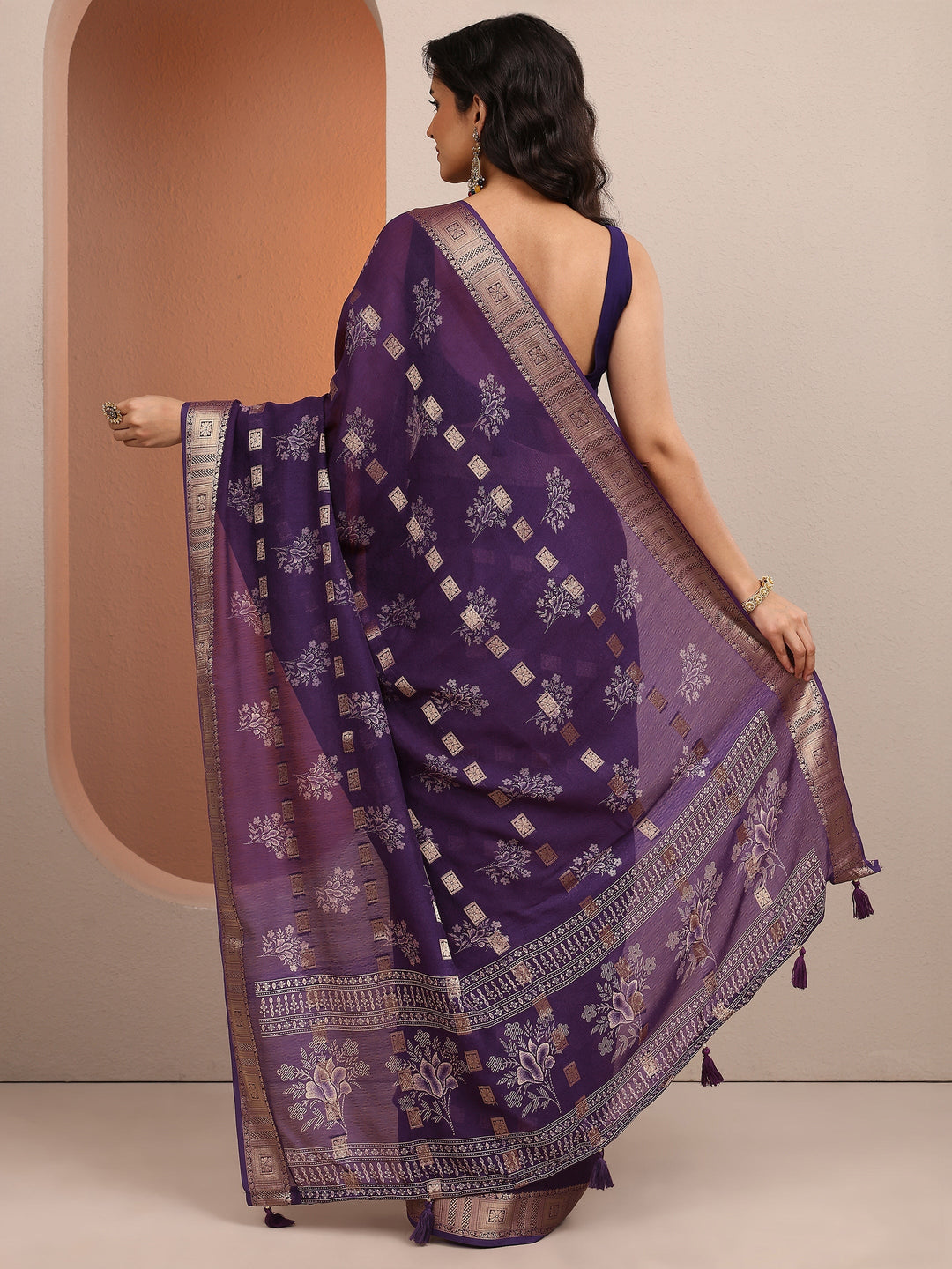 Purple Printed Silk Blend Saree With Unstitched Blouse Piece