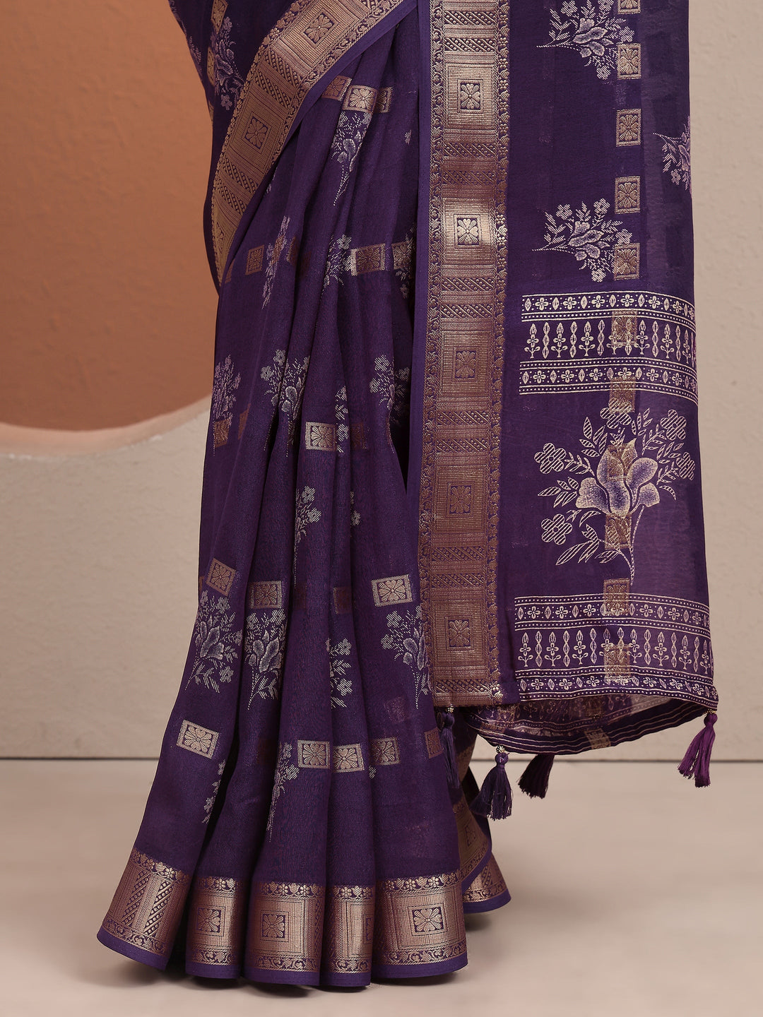 Purple Printed Silk Blend Saree With Unstitched Blouse Piece