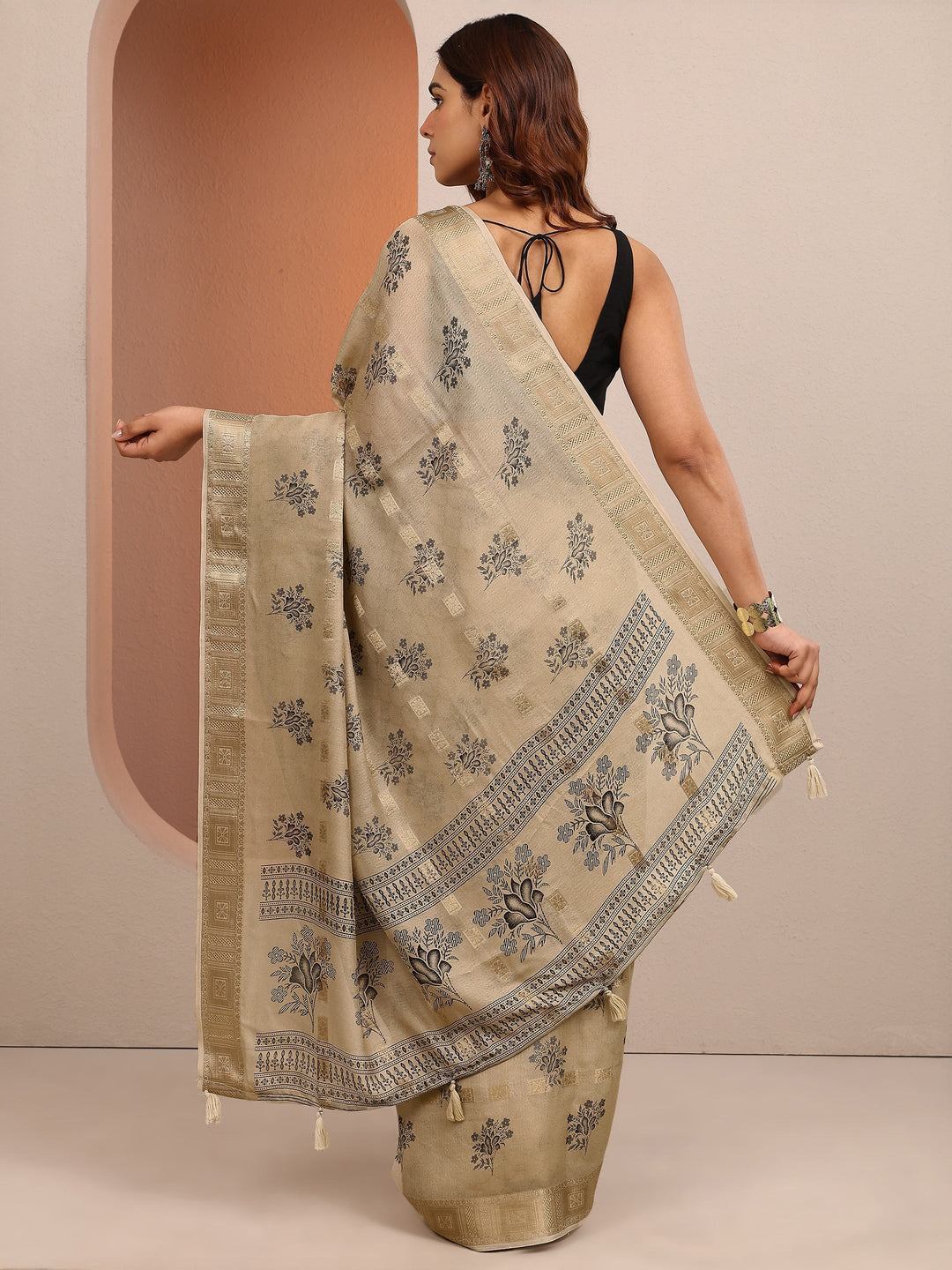 Beige Printed Silk Blend Saree With Unstitched Blouse Piece