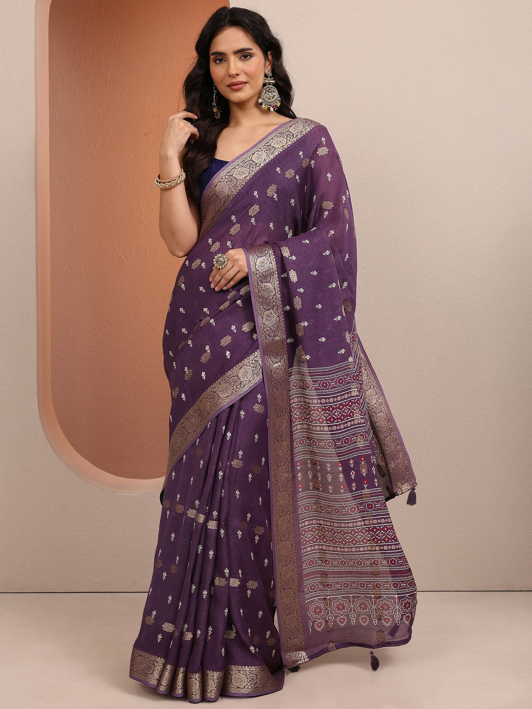 Purple Printed Silk Blend Saree With Unstitched Blouse Piece