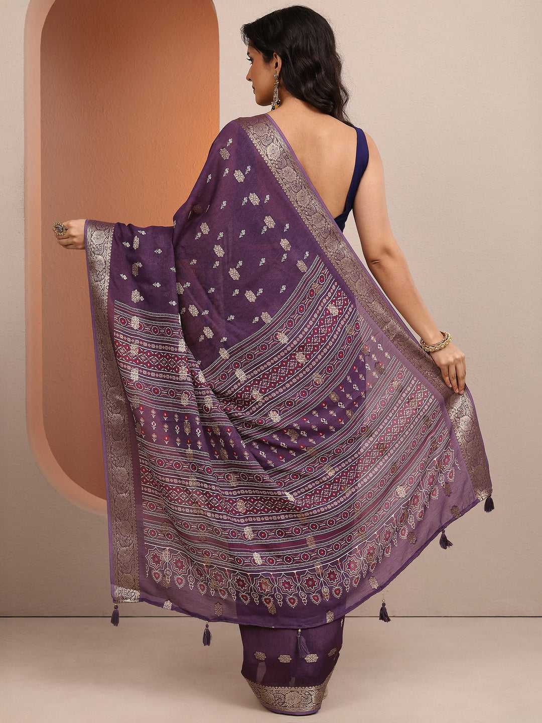 Purple Printed Silk Blend Saree With Unstitched Blouse Piece